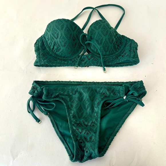 Elegant Green Lace Bikini Set - Picture 1 of 3